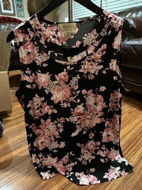 Dana Belle Black Floral Cutout-Strap Sleeveless Blouse